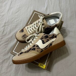 Dolce Vita Leopard Sneakers!!